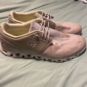 On cloud womens shoes size 10